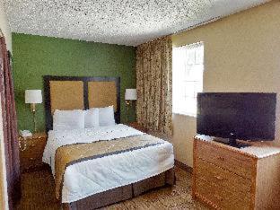 Deluxe Studio 1 Queen Bed Non-Smoking