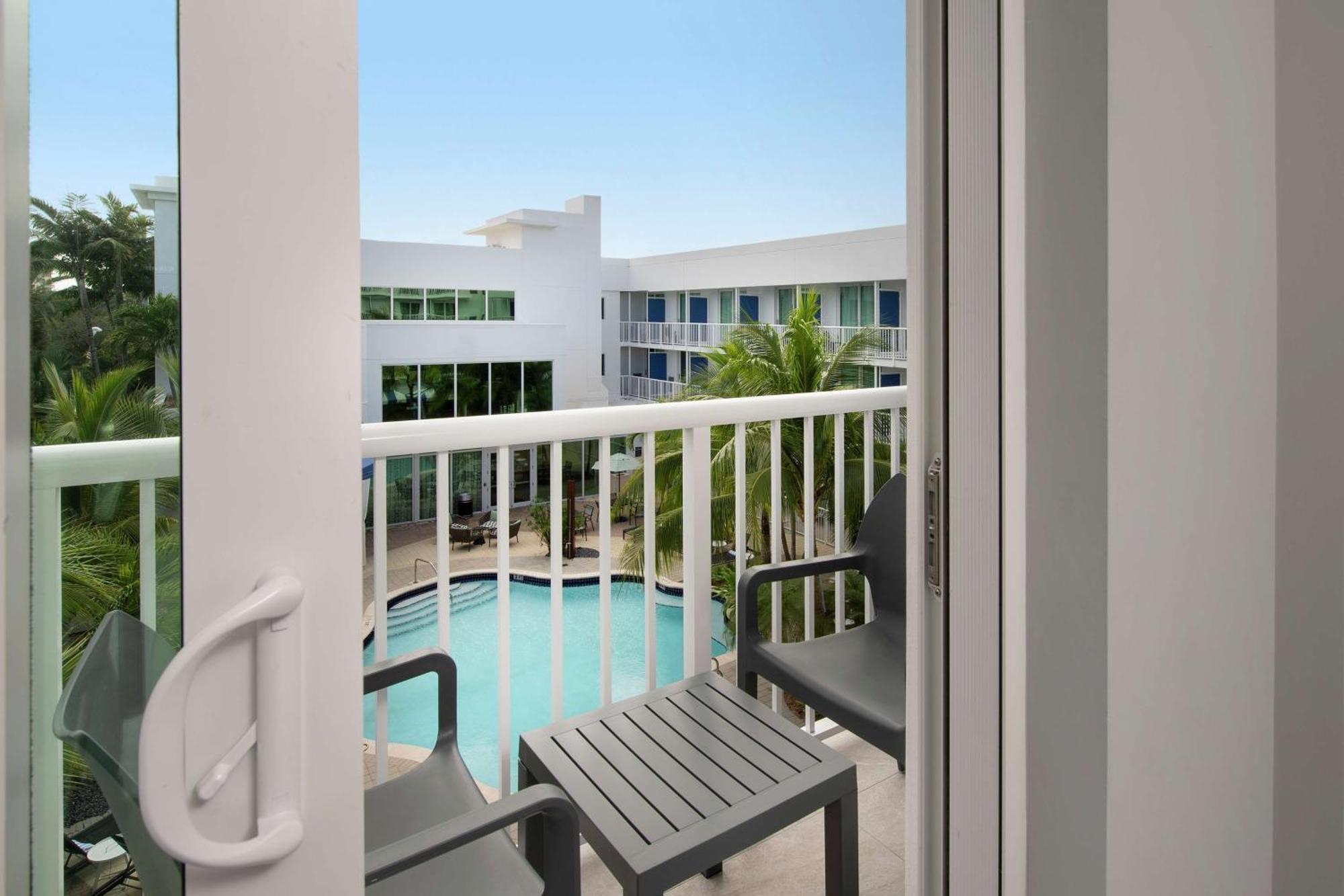 King Room Pool View Hearing Access,1276242787:JPEG