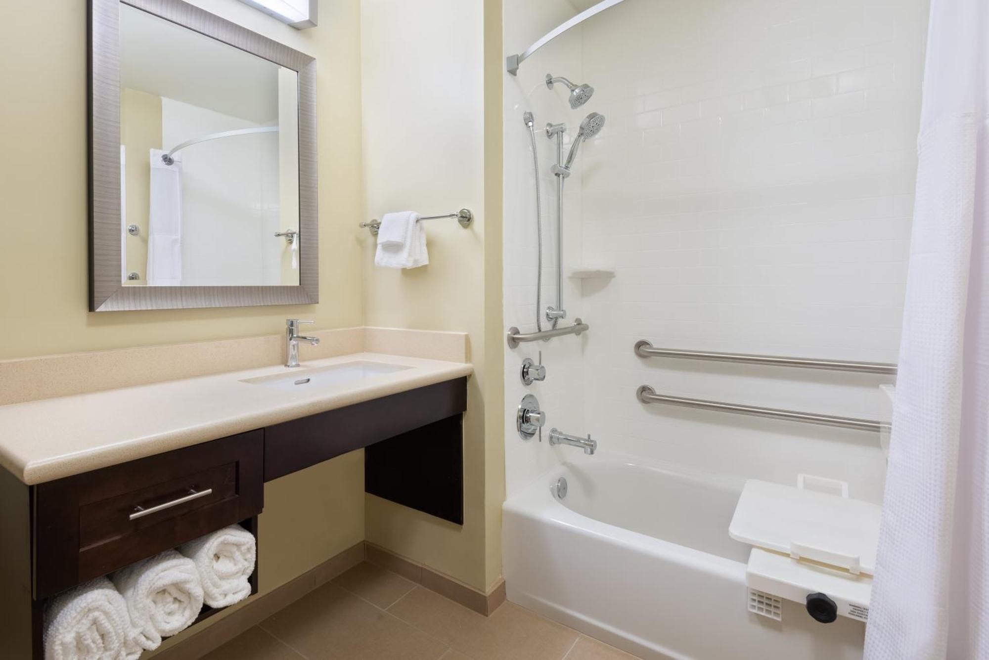 Suite Estudio con bañera adaptada - 1 cama grande - Adaptada para personas con discapacidad