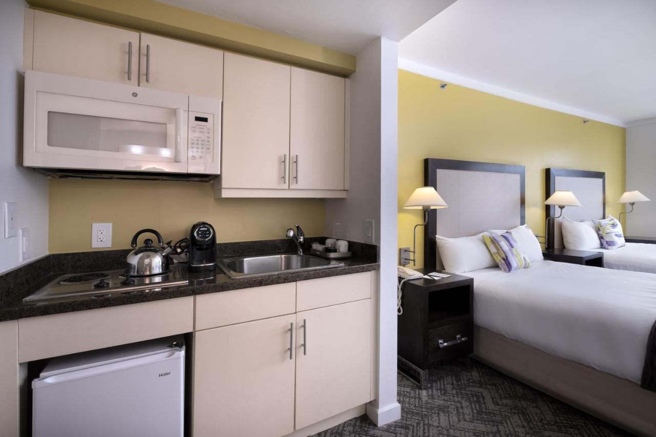 Queen Room Two Queen Beds City View