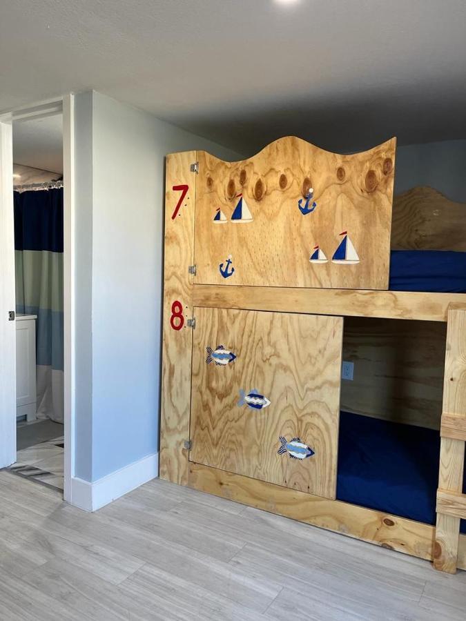 Single Bed 4-Bed Dormitory Room