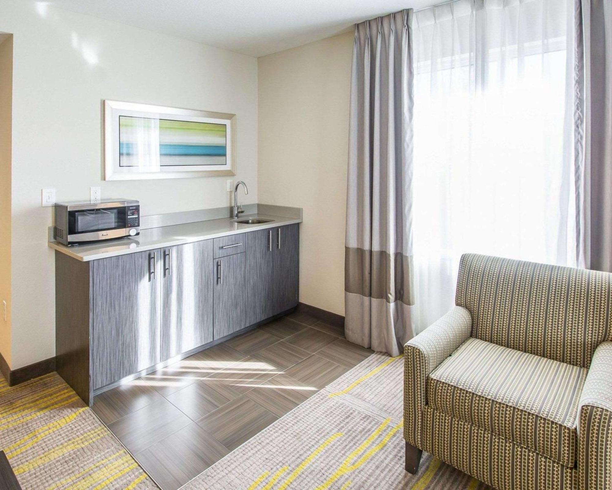 Queen Suite Disability Access or Non-Smoking
