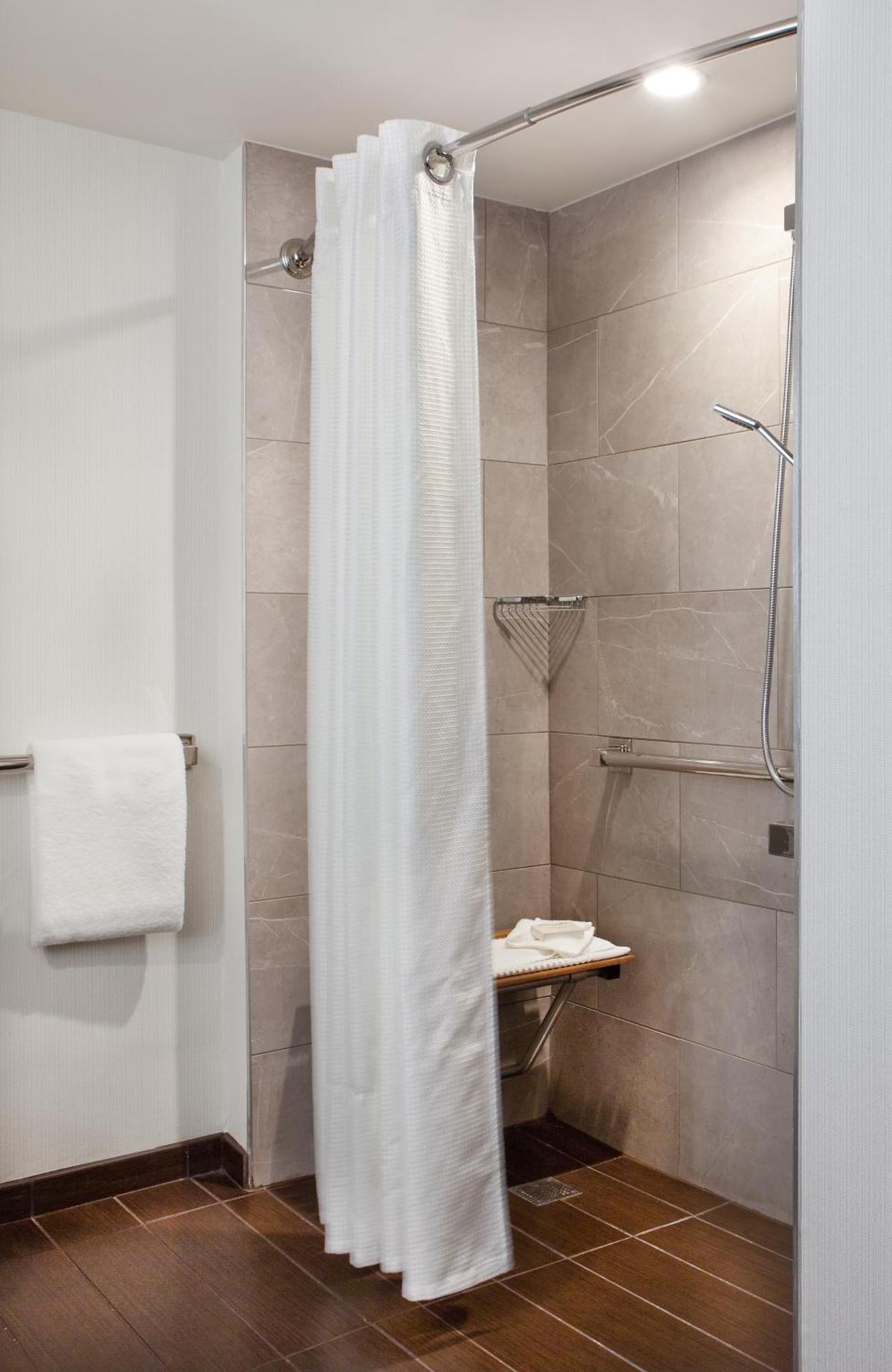 Queen Room Two Queen Beds Roll Shower Mobility Access,1583073099:JPEG
