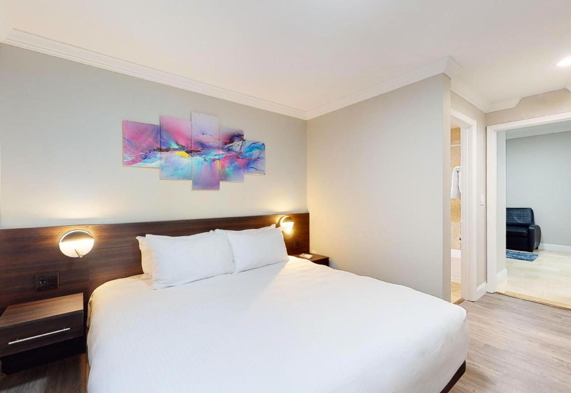Standard King Suite,1548911206:JPEG