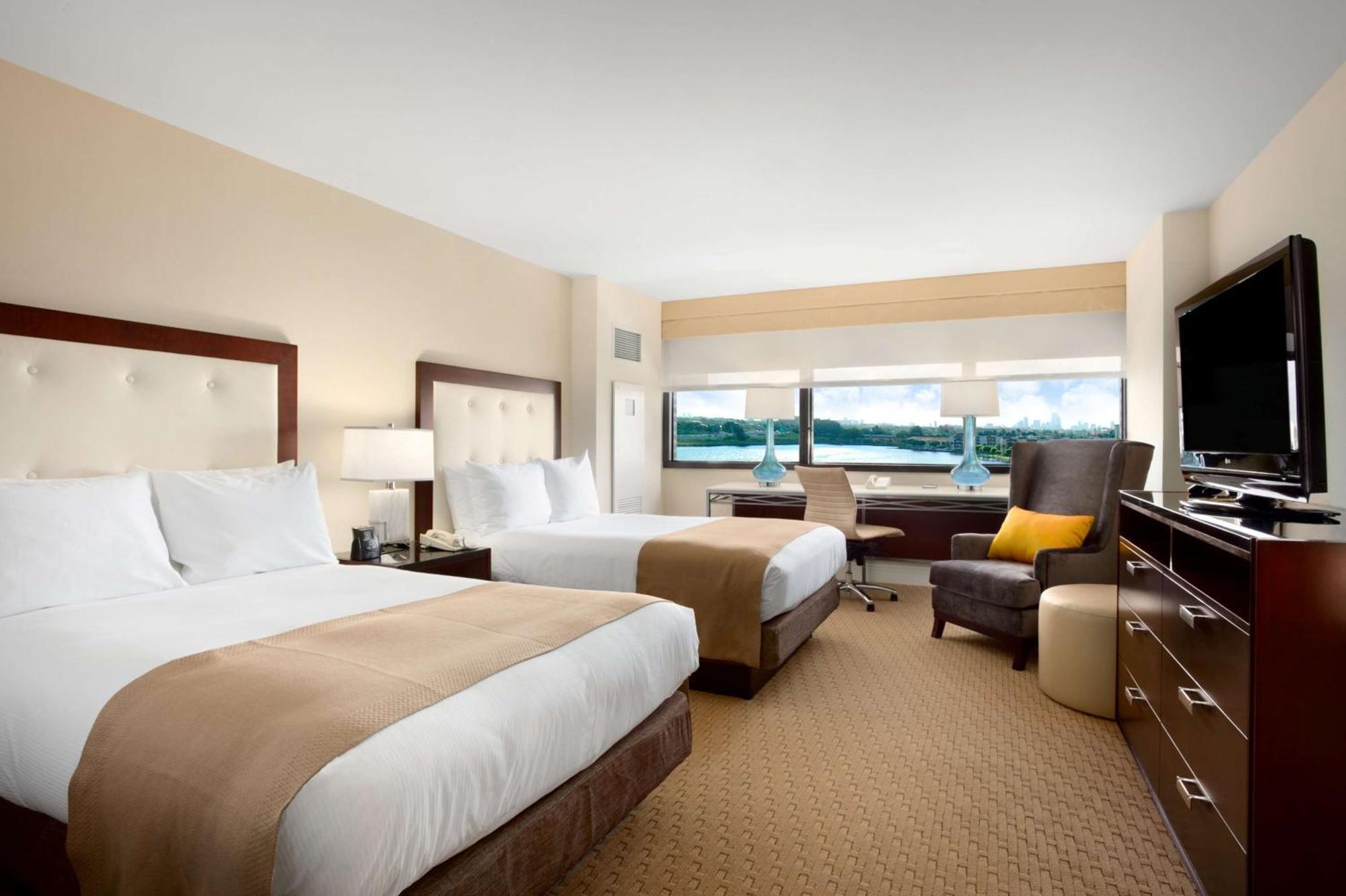 Queen Room Two Queen Beds Lagoon View