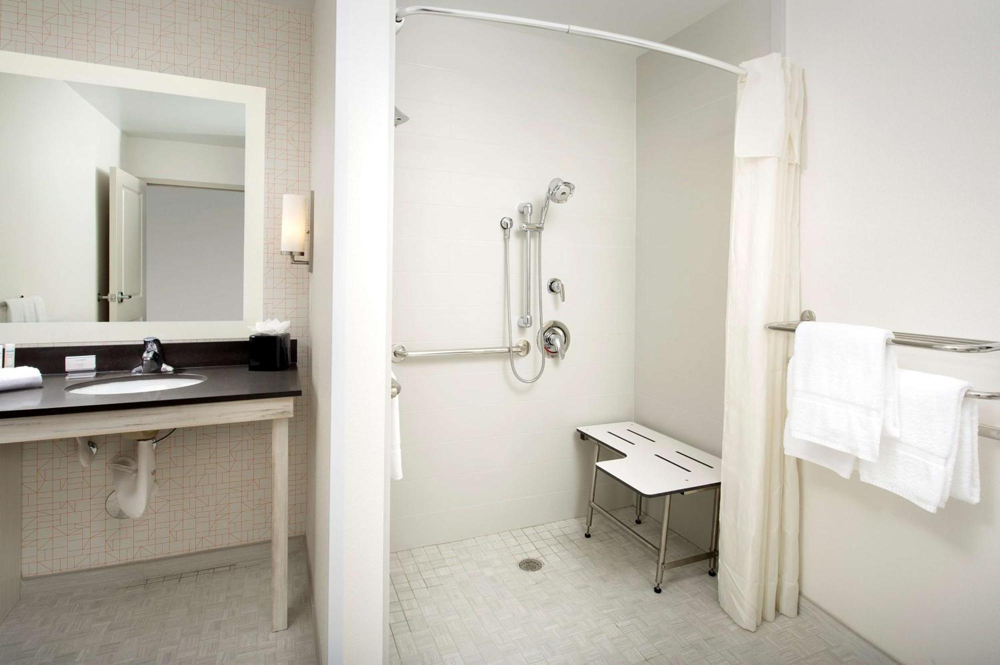 King Studio with Roll-In Shower - Mobility and Hearing Access/Non-Smoking