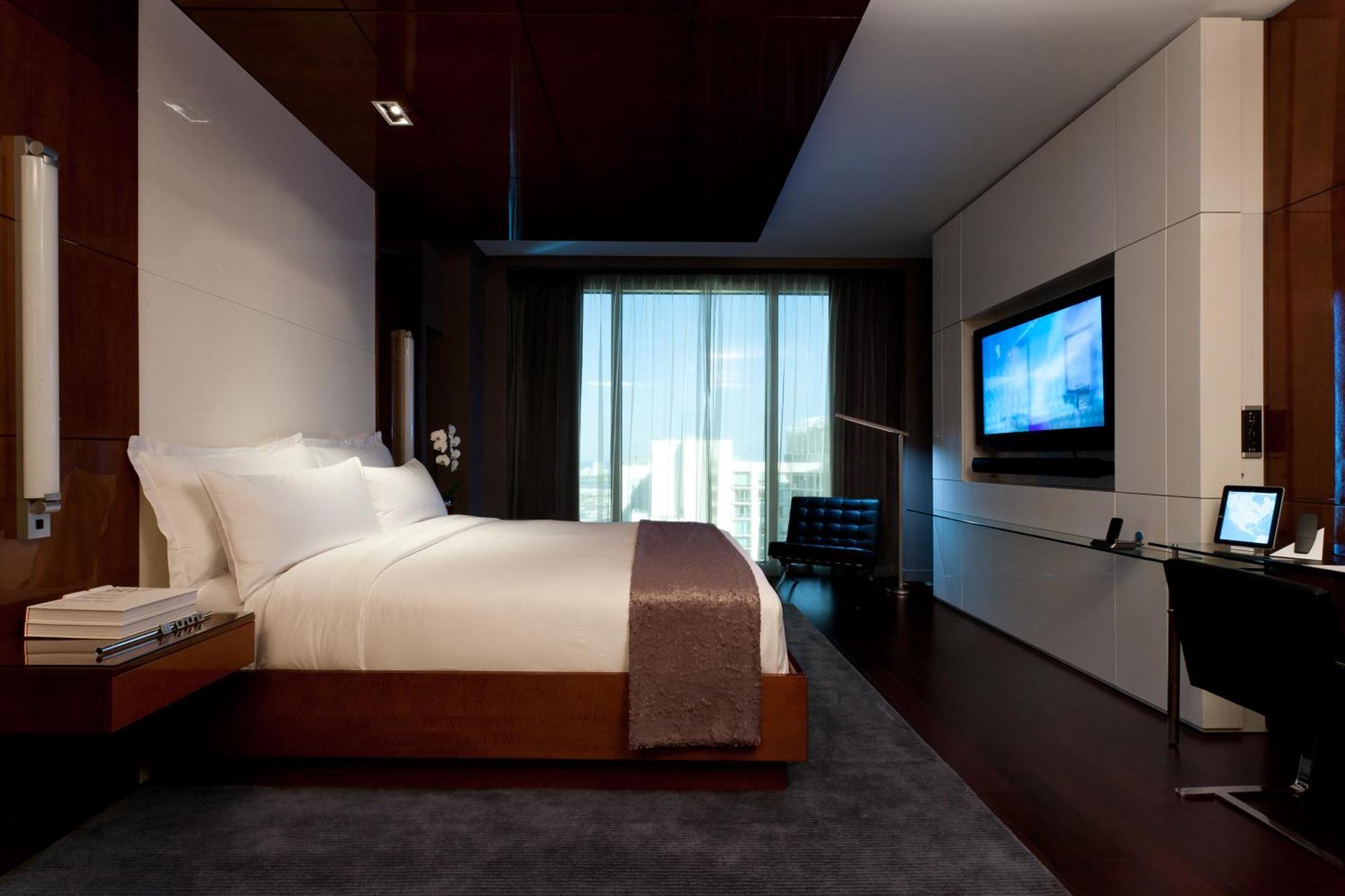 Suite Picasso con 1 dormitorio y cama extragrande