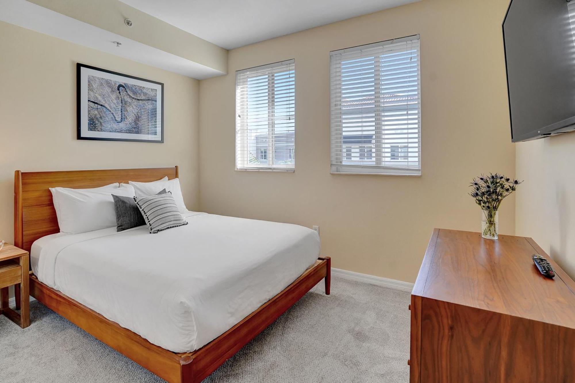 Two-Bedroom Apartment City View