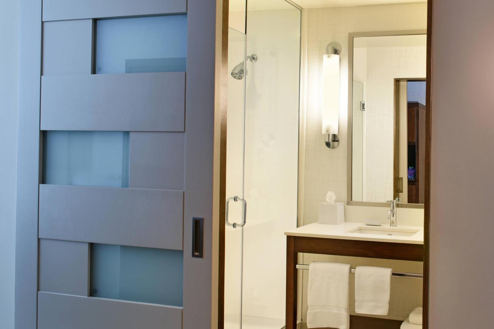 Guest Room, 1 King