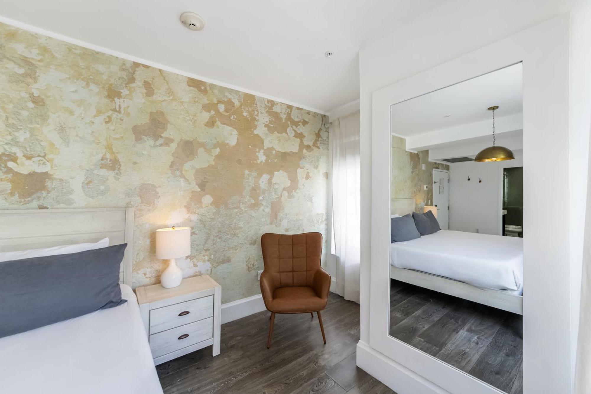 Deluxe King Room Self Check