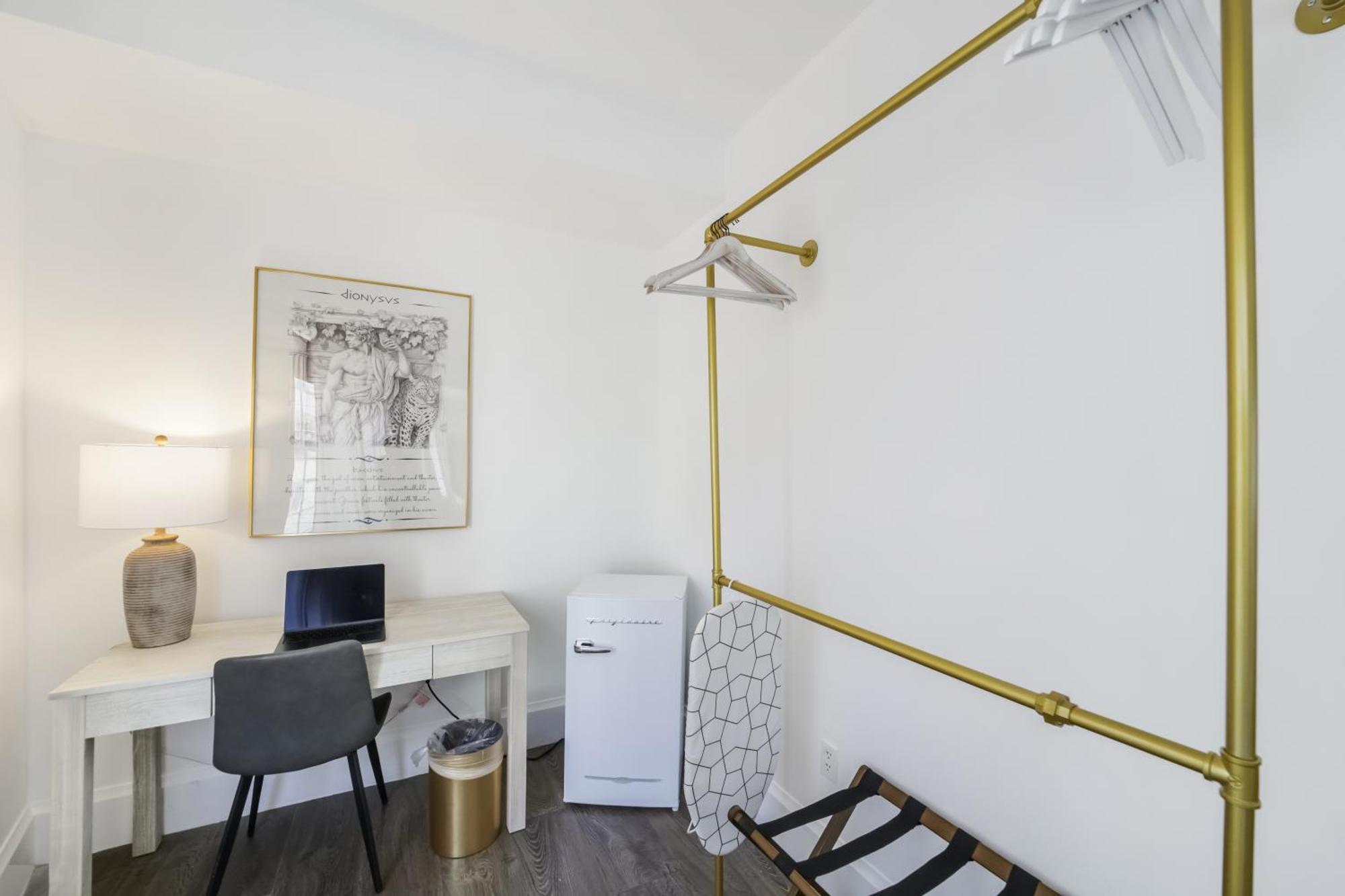 Deluxe King Room Self Check