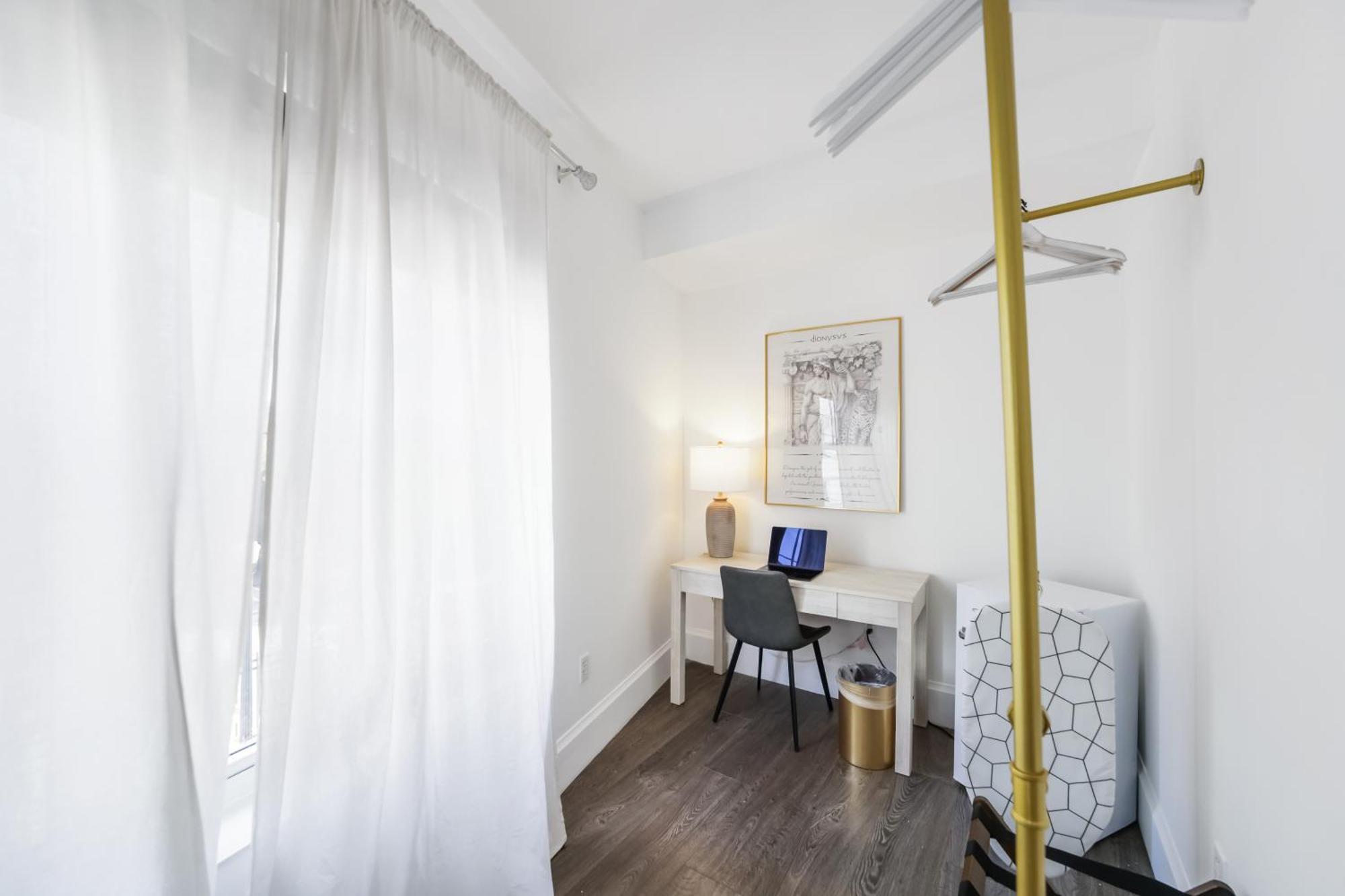 Deluxe King Room Self Check