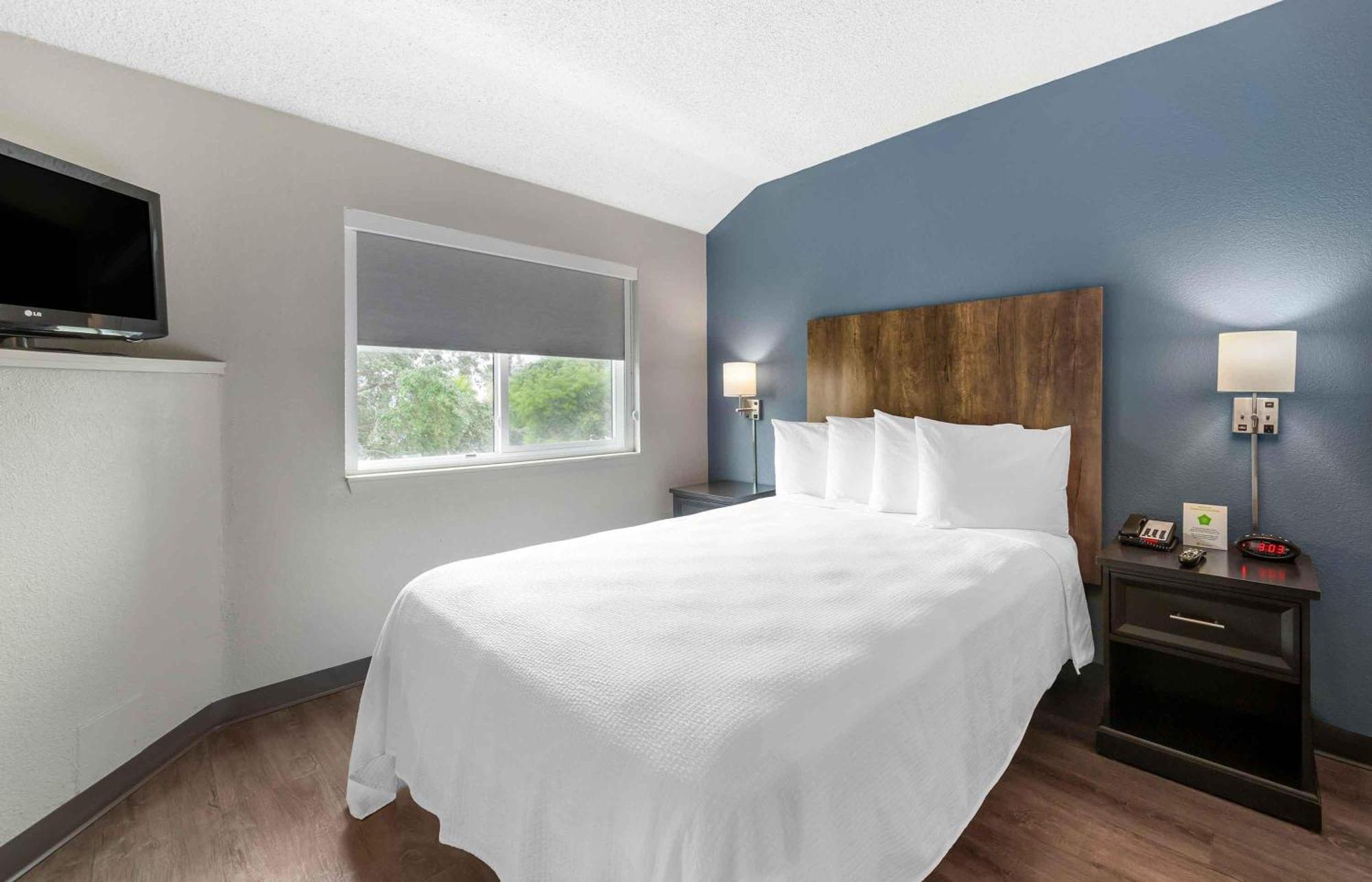 One Bedroom Suite 1 Queen Bed Non-Smoking