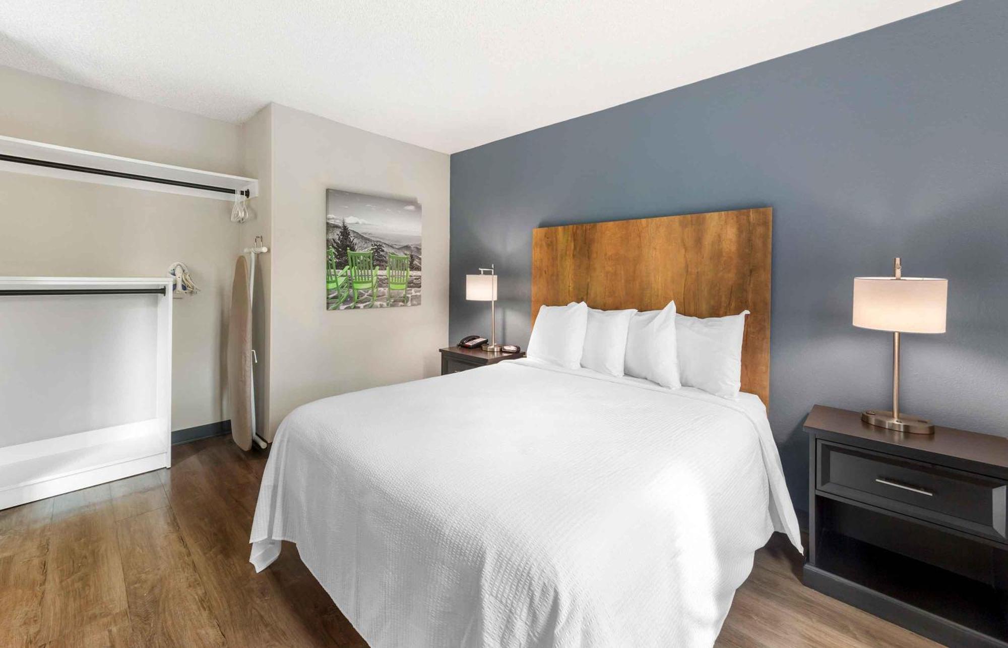 Queen studio 1 Queen Bed Disability Access or Non-Smoking,1688818725:JPEG