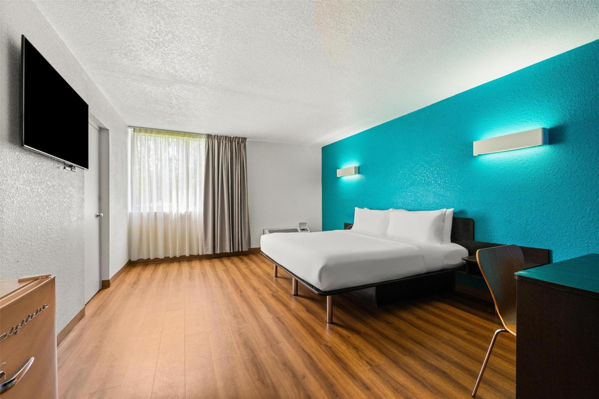 King Room Roll Shower Disability Access Non-Smoking