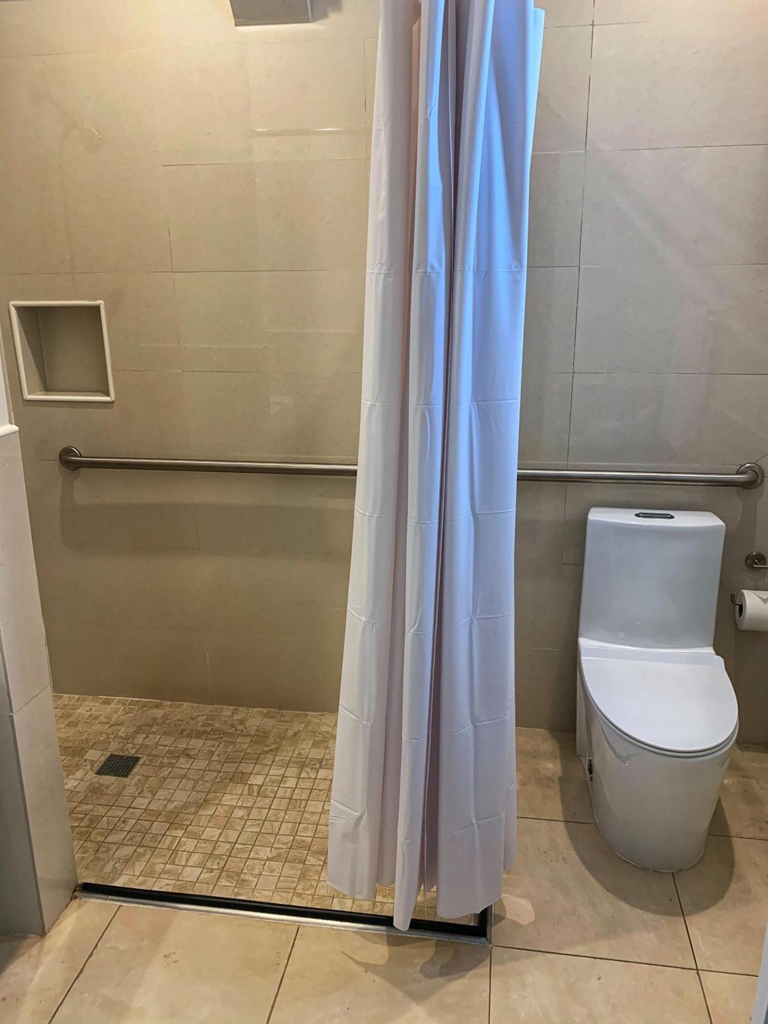 King ADA Room