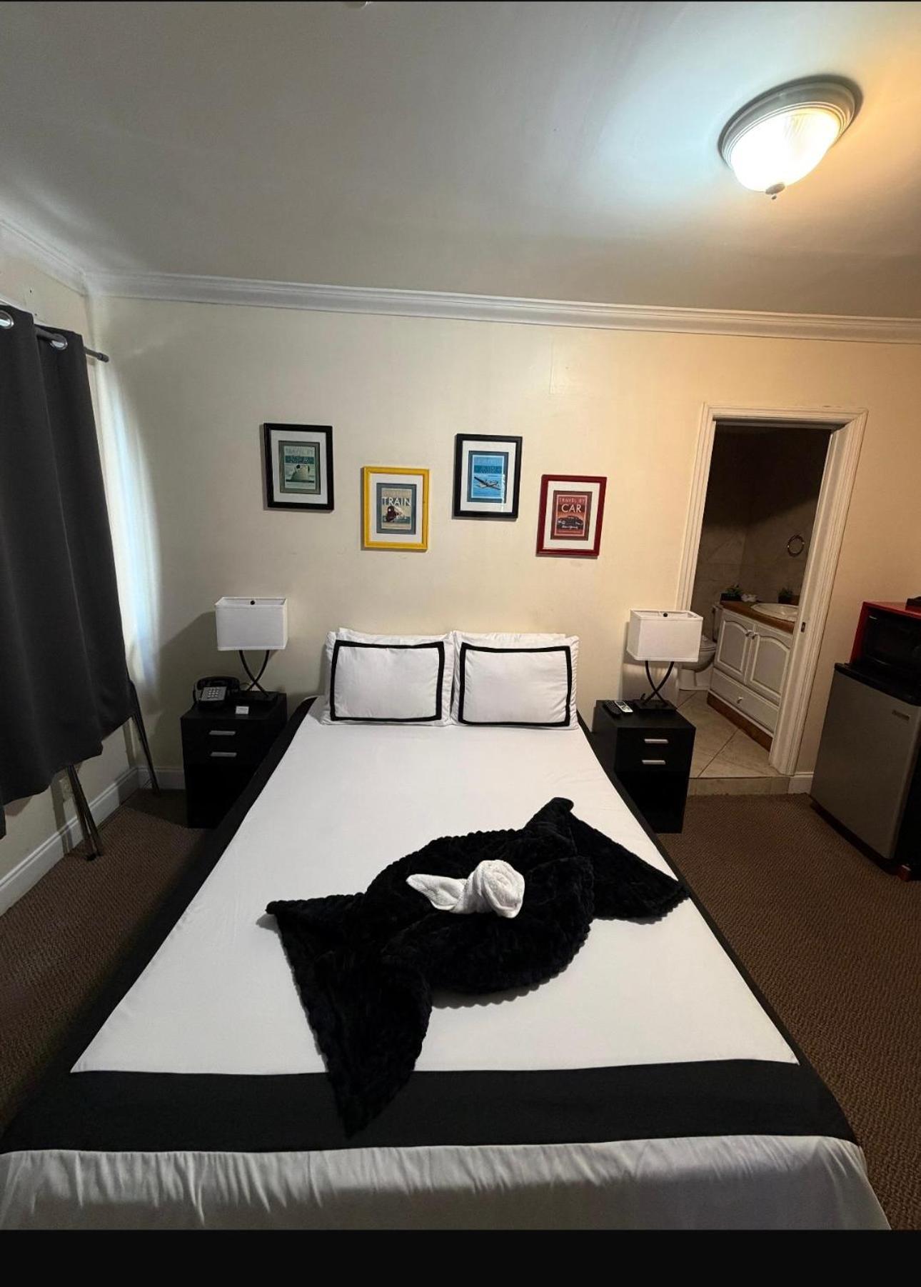 Standard Suite,1765433325:JPEG