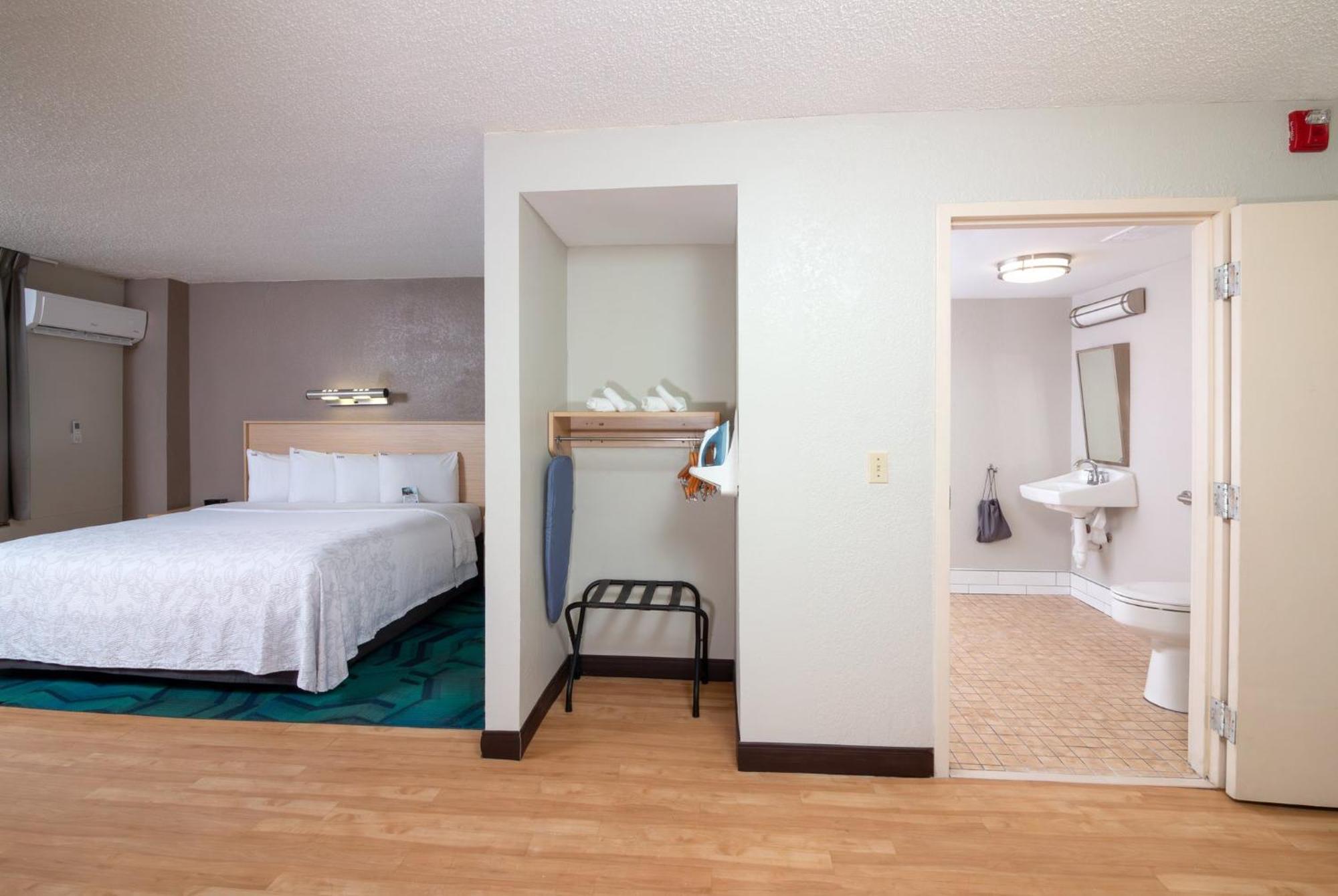 Superior King Room Disability Access Roll Shower Smoke