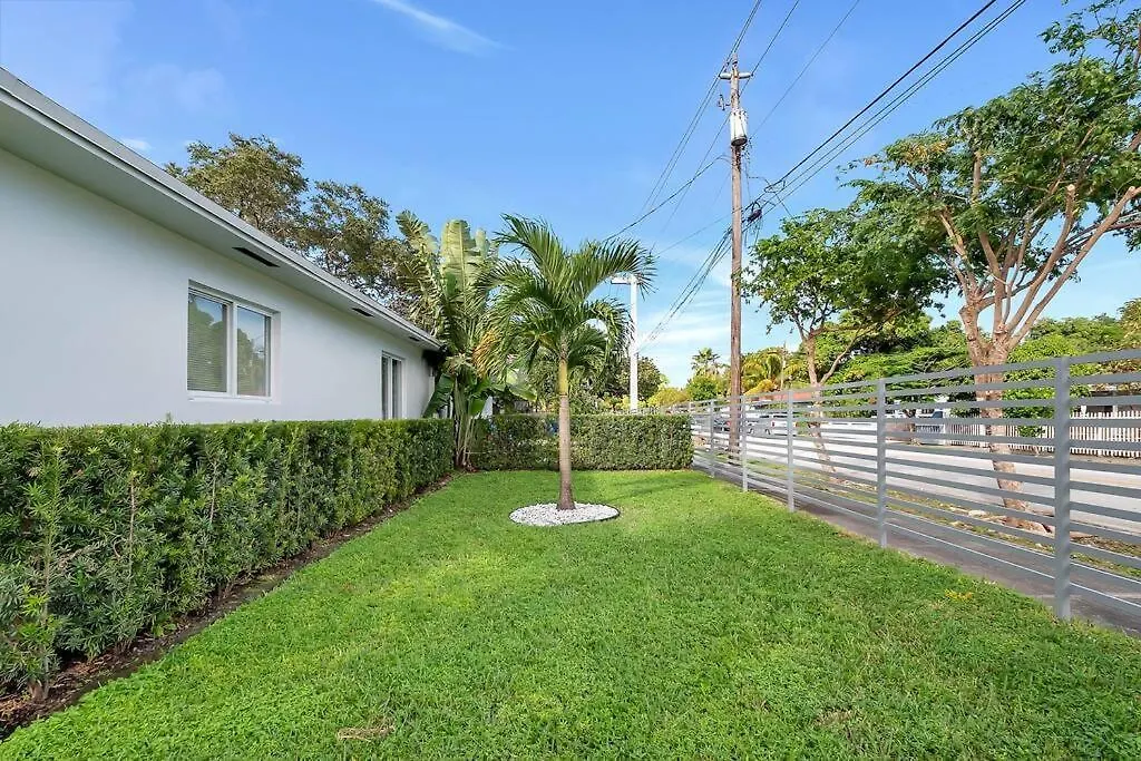 Gated 4Bd 2Bth Design Dist 10-Min To Beach-1