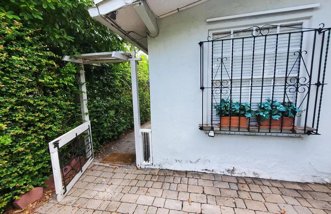 Your Own Lil Studio In Miami-1