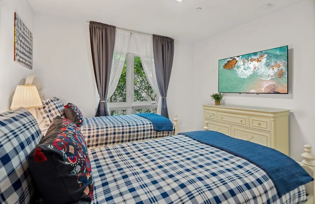 Romantic 3Bd House/Rooftop,Bbq, Hot Tube-1