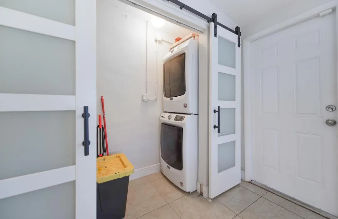 Amazing 3Br House 5 Minutes From Marlins Park-1