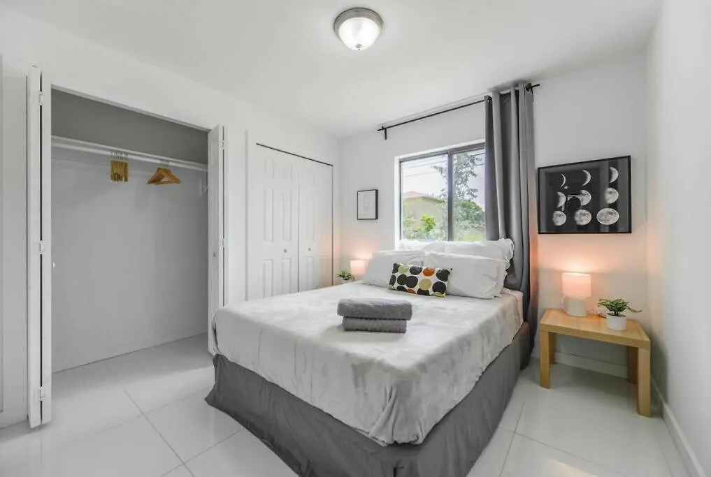 Awesome Duplex 3 Bedrooms 2 Bathrooms-1