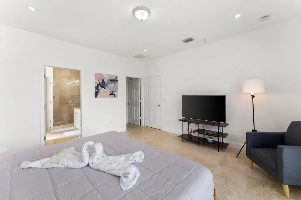 Casa Michael Large 4 Bedroom Townhouse-1