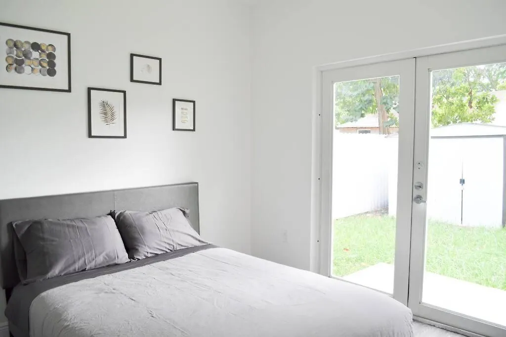 Lovely House! Close To Design District And Wynwood-1