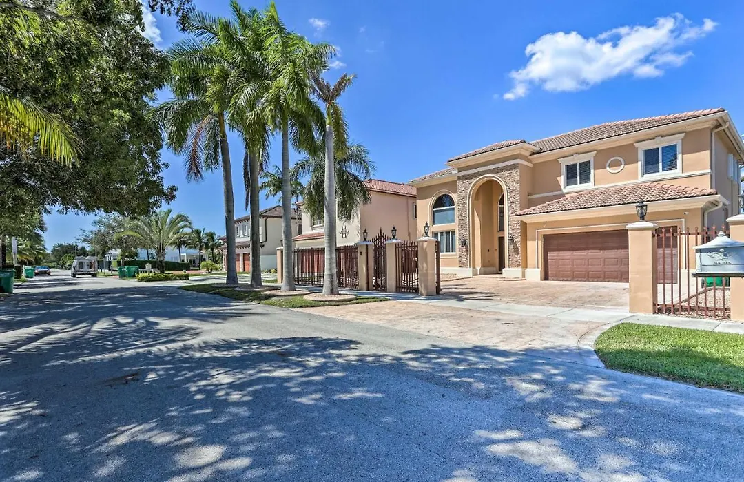 Spacious Miami Retreat W/ Grill, Pool & Dock!-1