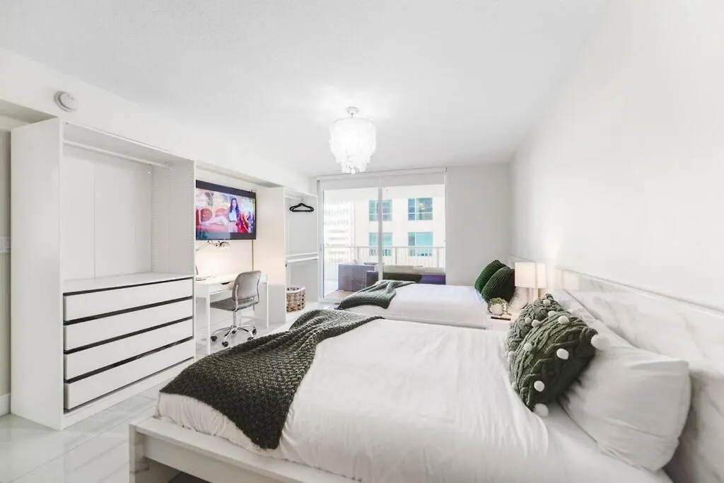 Fantastic 2/1 Condo @Brickell With Pool-1