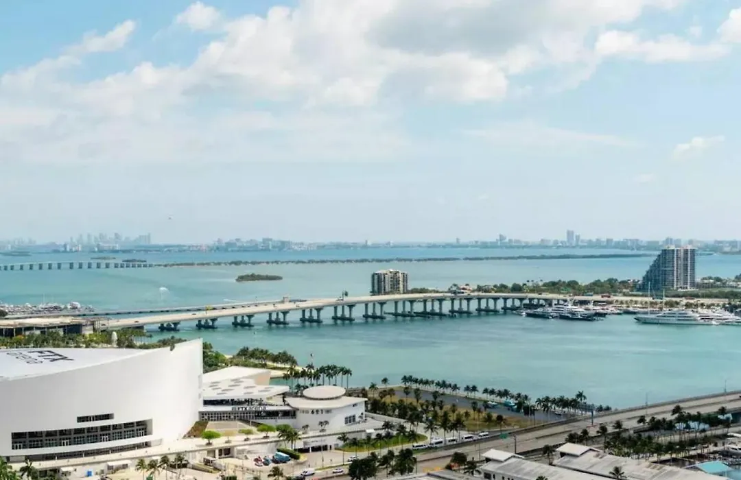Modern 1 Bed Condo Across From Bayside In Downtown-1