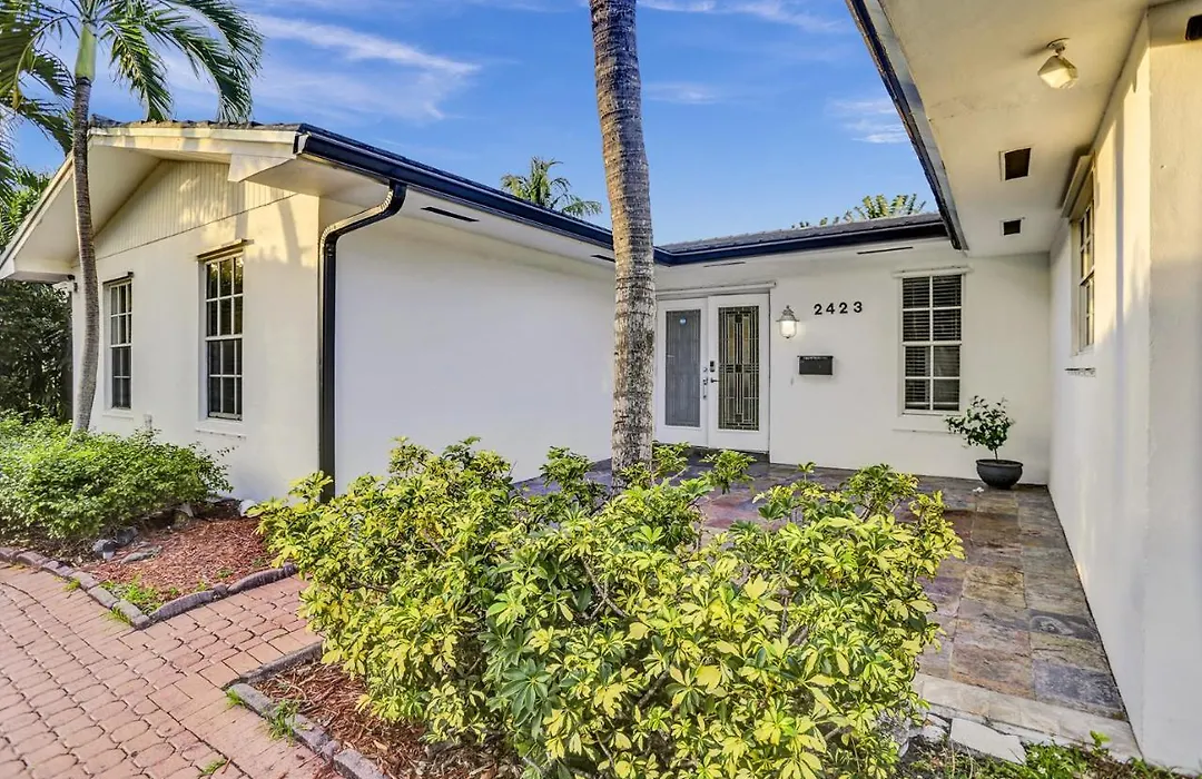 Casa Ria Luxury House & Private Pool Near Aventura Mall-1