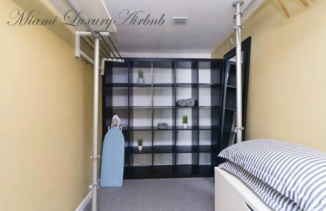 Located In Brickell, With A Balcony, Pool, Free Parking, Miami Views-1
