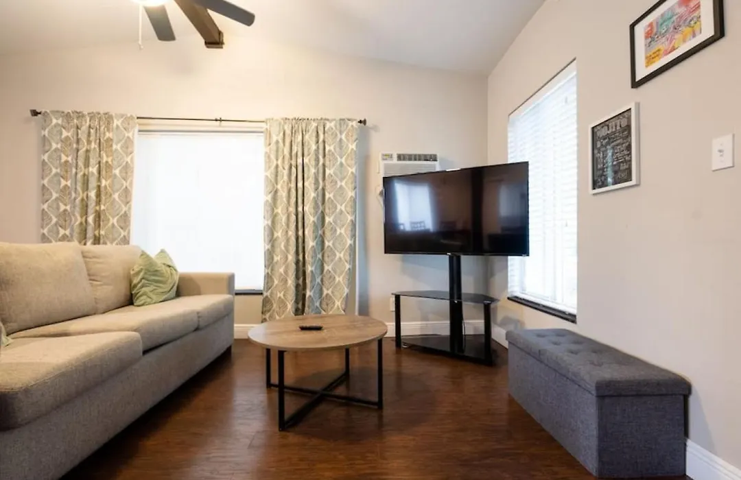 La Casita 1Bedroom Guesthouse With Kitchen And Dining Area-1