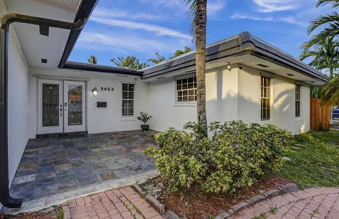 Casa Ria Luxury House & Private Pool Near Aventura Mall-1