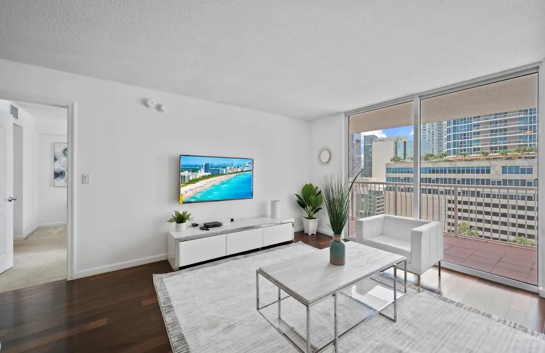 Private Unit Miami With Amenities And Parking-1