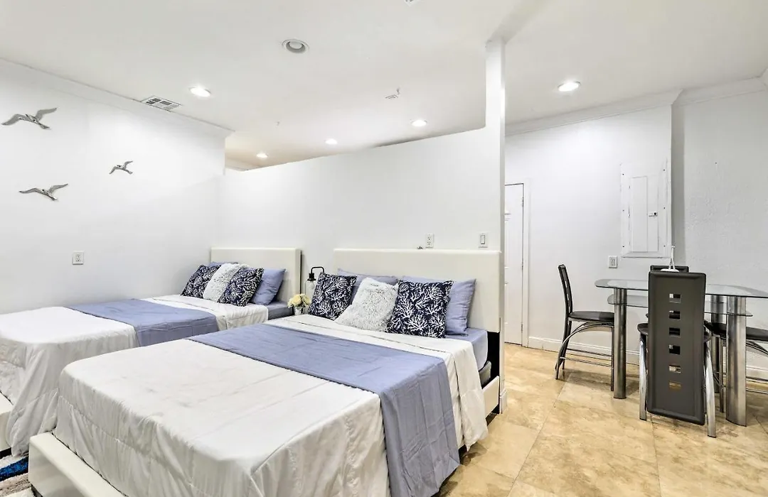 Modern Studio Apartment In West Miami!-1
