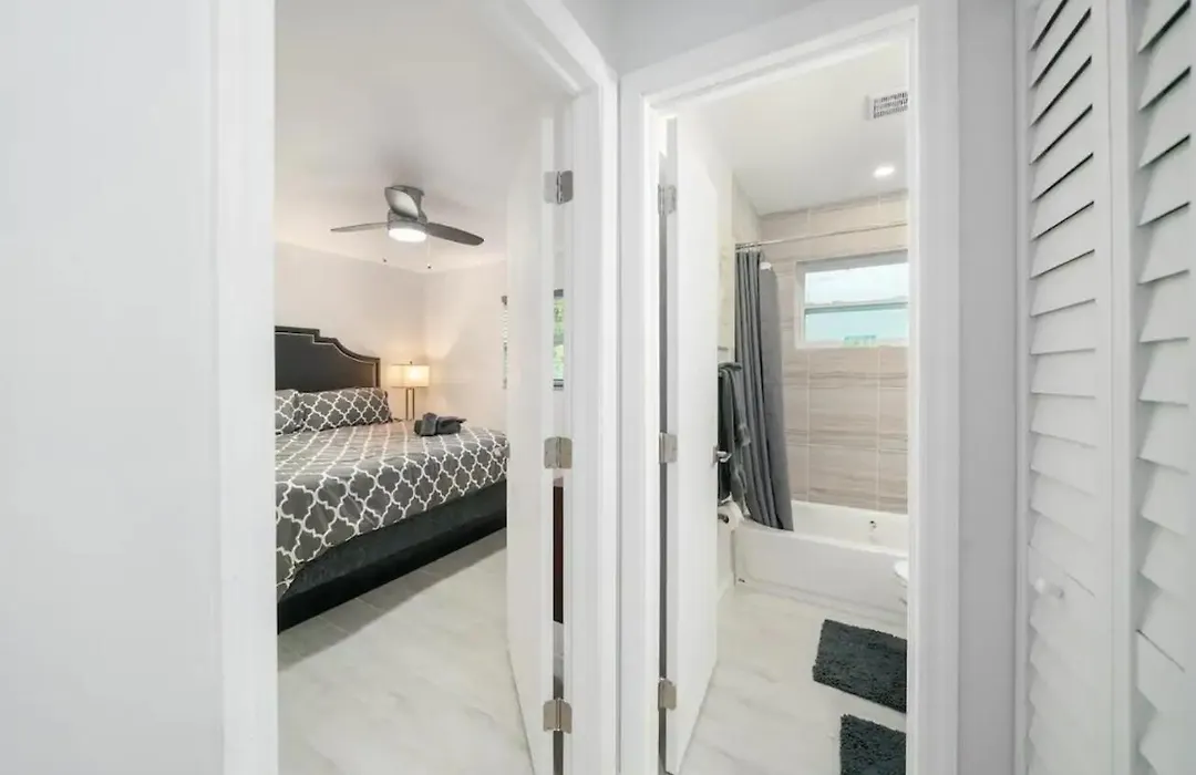 Gated 2Bd 1 Bth Design District10 Min To Beach 5035-1