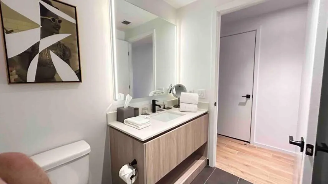 Luxury Downtown Studio Ocean View-1