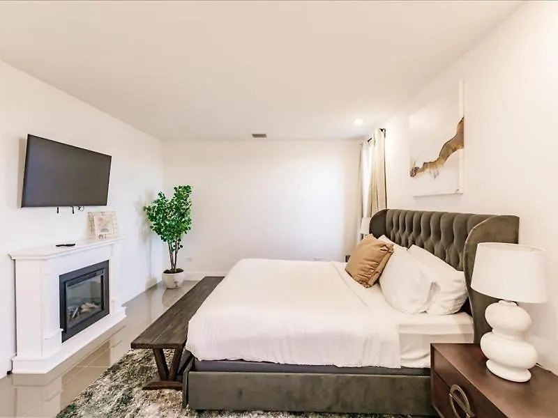 Versailles Villa 1 - Luxurious And Modern Townhome-1