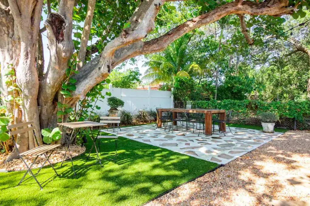Vintage Minimal Design House In The Design District-1