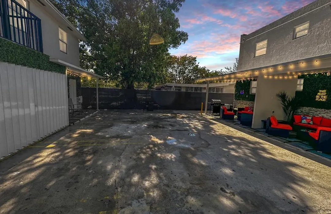Vacay Spot Wynwood Jungle Getaway, Shower Massage Jets, Bbq, Patio Led Vibes, Prime Loc! 6 Blocks Away From Bars, Nite Clubs, Res, Shops-1