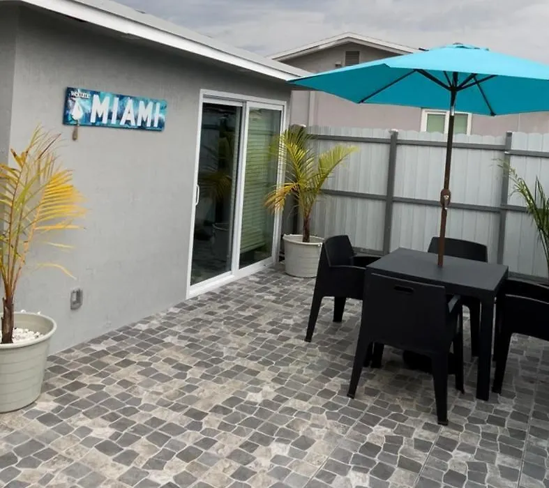 Vacation Home In Miami. With 3 Rooms, For 4 People-1