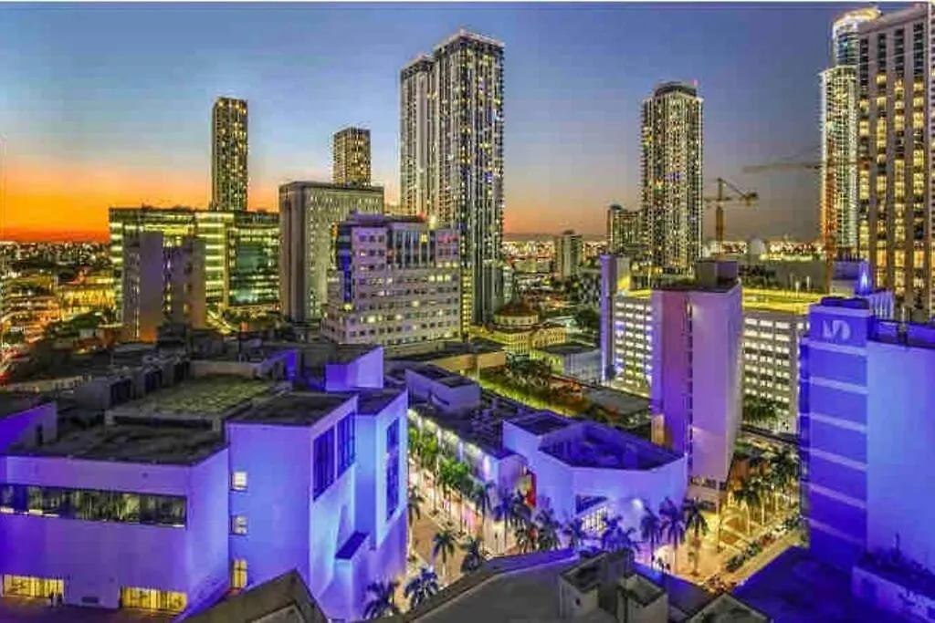 Downtown Miami 2 Br-Sleeps 6- 1-Kingbed, Sofabed-1