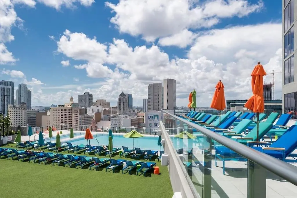Luxurious 2 King Beds - 3 Bedroom Unit Downtown Miami-1