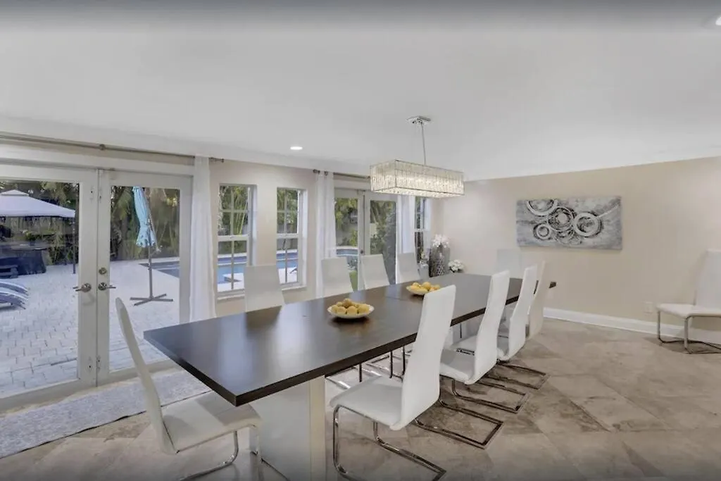 Breathtaking Villa At Aventura 7 Bedrooms 3 Baths-1