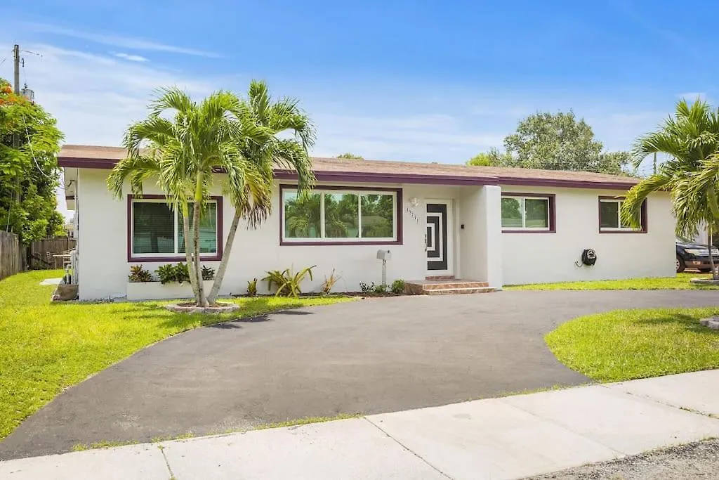 Miami 3Br Cozy Home W/ Spacious Yard-1