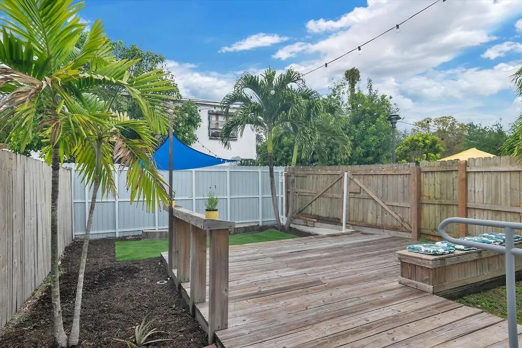 Modern Miami Home Near Wynwood / Design District-1