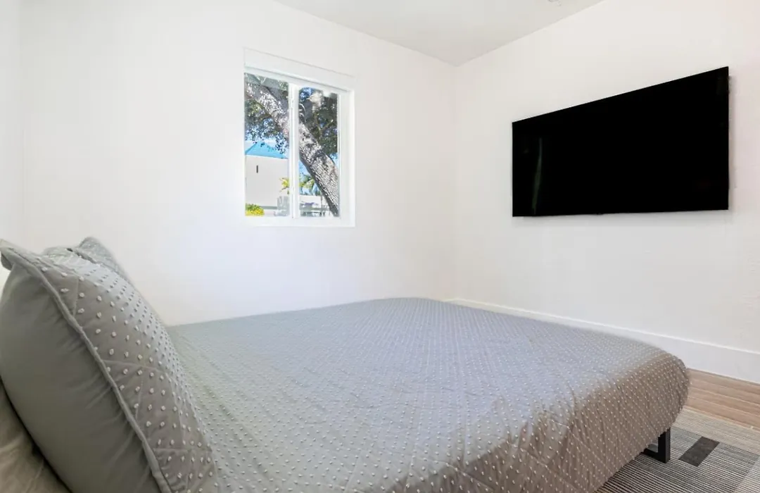 1 Bedroom Apartment El Portal #7-1
